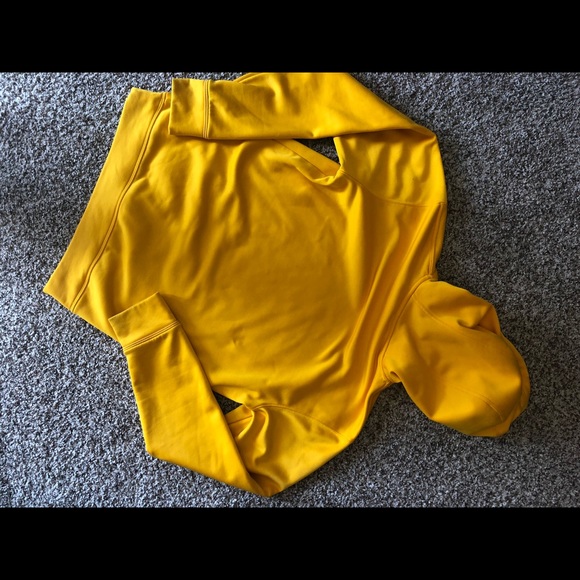 UW Oshkosh Sweatshirt - Picture 2 of 5